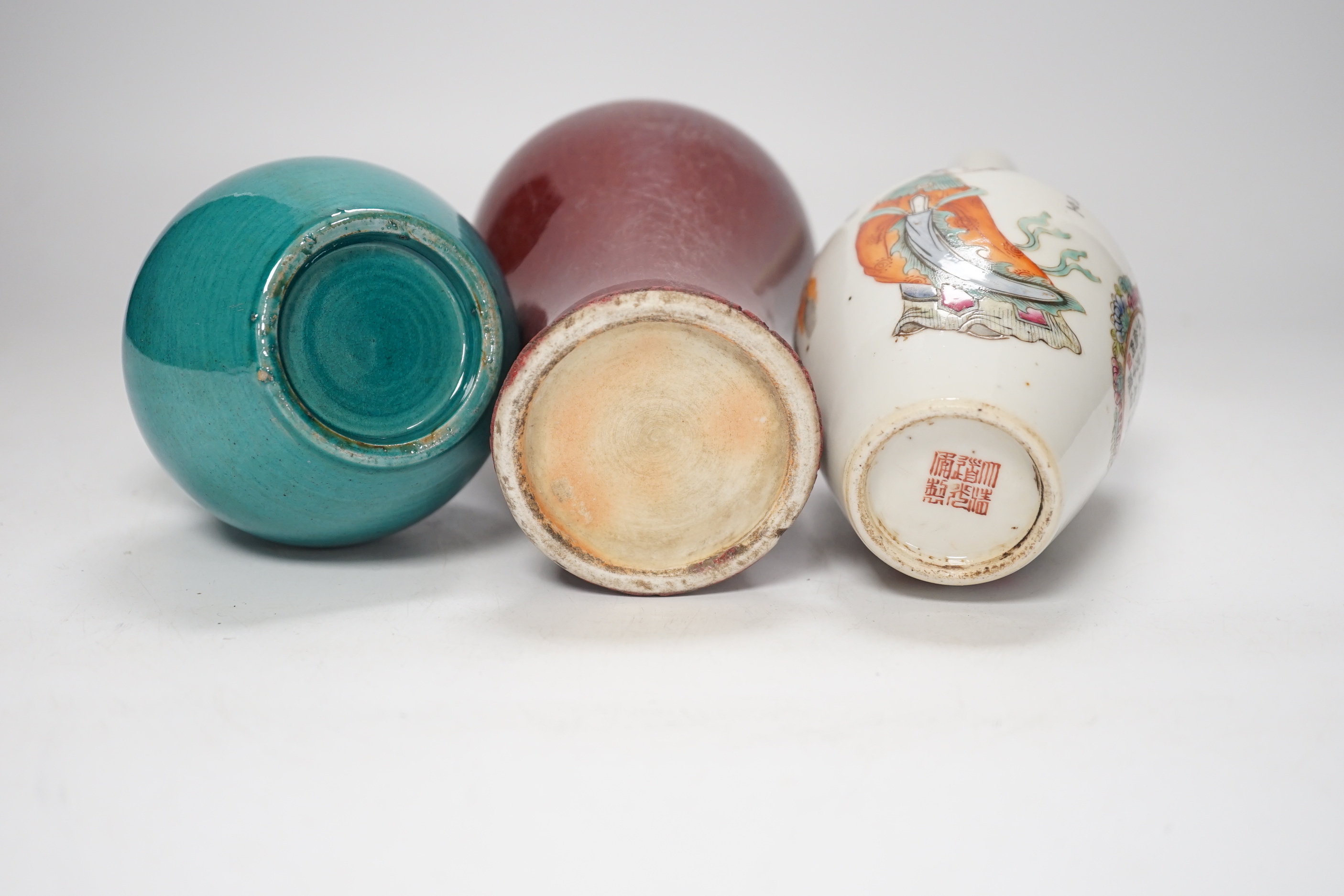 A Chinese double gourd vase, a sang de boeuf vase and a famille rose vase, 18cm high